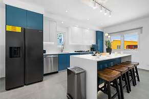 Brand NEW Private Pool King Beds Palmbeach