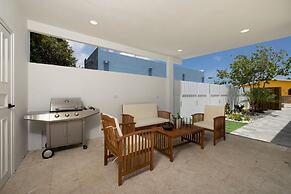 Brand NEW Private Pool King Beds Palmbeach