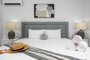 Brand NEW Private Pool King Beds Palmbeach