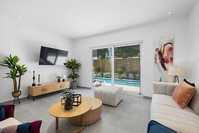 Brand NEW Private Pool King Beds Palmbeach