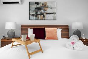 Brand NEW Private Pool King Beds Palmbeach