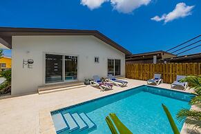 Brand NEW Private Pool King Beds Palmbeach