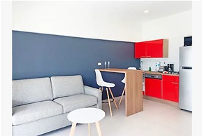 Lovely One Bedroom Apartment w Amazing Location