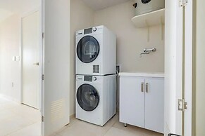 Eagle Beach Modern 2br2ba Beachfront Condo w Pool