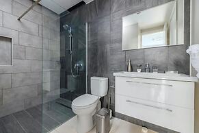 Eagle Beach Modern 2br2ba Beachfront Condo w Pool