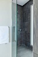 Eagle Beach Modern 2br2ba Beachfront Condo w Pool