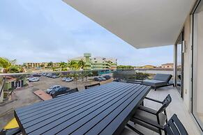 Eagle Beach Modern 2br2ba Beachfront Condo w Pool