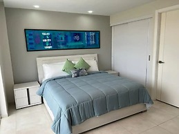 Eagle Beach Modern 2br2ba Beachfront Condo w Pool