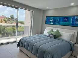 Eagle Beach Modern 2br2ba Beachfront Condo w Pool