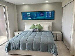 Eagle Beach Modern 2br2ba Beachfront Condo w Pool