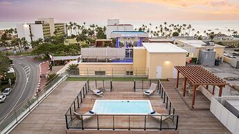 Modern Corner Unit Pool Steps From Palm Beach