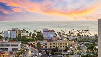 Modern Corner Unit Pool Steps From Palm Beach