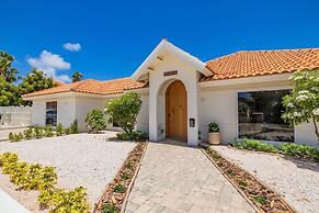 Colonial Modern Villa Sleep 14-pool Palapa Court