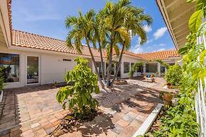 Colonial Modern Villa Sleep 14-pool Palapa Court