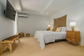 Colonial Modern Villa Sleep 14-pool Palapa Court