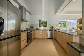 Colonial Modern Villa Sleep 14-pool Palapa Court