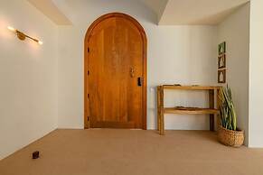 Colonial Modern Villa Sleep 14-pool Palapa Court