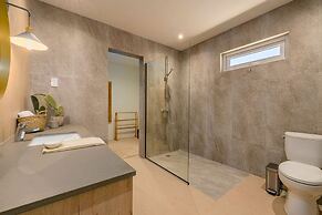 Colonial Modern Villa Sleep 14-pool Palapa Court