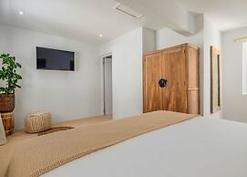 Colonial Modern Villa Sleep 14-pool Palapa Court