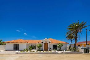 Colonial Modern Villa Sleep 14-pool Palapa Court