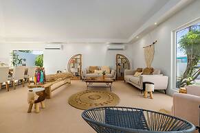 Colonial Modern Villa Sleep 14-pool Palapa Court