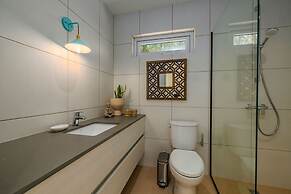 Colonial Modern Villa Sleep 14-pool Palapa Court