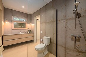 Colonial Modern Villa Sleep 14-pool Palapa Court