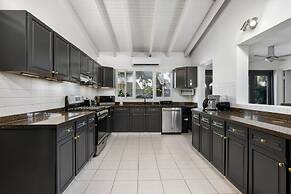 Large Villa-pool-6 Room-sleeps 14-nearby Marriott