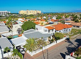 Large Villa-pool-6 Room-sleeps 14-nearby Marriott