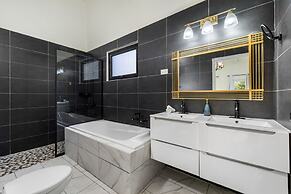 Large Villa-pool-6 Room-sleeps 14-nearby Marriott