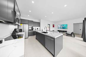 Brand NEW Villa Central Location Private Pool