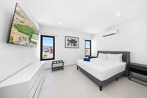 Brand NEW Villa Central Location Private Pool