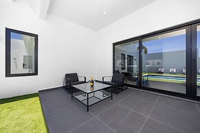 Brand NEW Villa Central Location Private Pool