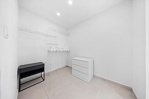 Brand NEW Villa Central Location Private Pool