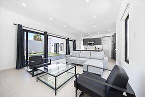 Brand NEW Villa Central Location Private Pool