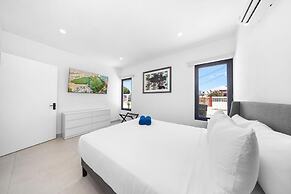 Brand NEW Villa Central Location Private Pool