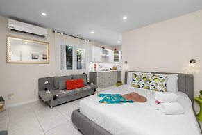 Charming Cozy Studio With Patio Near the Beach