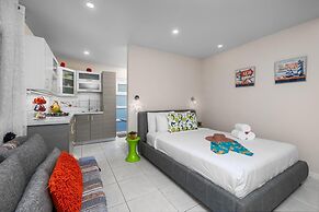 Charming Cozy Studio With Patio Near the Beach