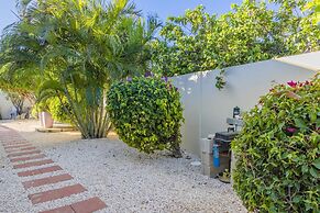 Charming Cozy Studio With Patio Near the Beach