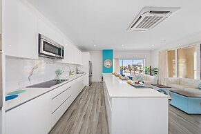 Lux Palm Beach Escape Pool Gym Prime Location