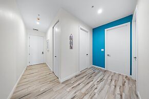 Lux Palm Beach Escape Pool Gym Prime Location