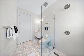 Lux Palm Beach Escape Pool Gym Prime Location