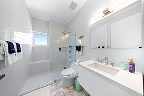 Lux Palm Beach Escape Pool Gym Prime Location