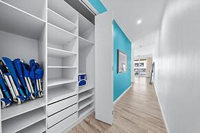 Lux Palm Beach Escape Pool Gym Prime Location