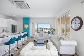 Lux Palm Beach Escape Pool Gym Prime Location