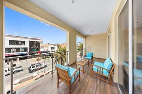 Lux Palm Beach Escape Pool Gym Prime Location