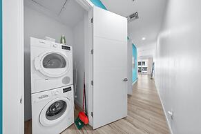 Lux Palm Beach Escape Pool Gym Prime Location