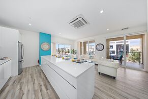 Lux Palm Beach Escape Pool Gym Prime Location