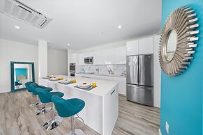 Lux Palm Beach Escape Pool Gym Prime Location