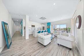 Lux Palm Beach Escape Pool Gym Prime Location